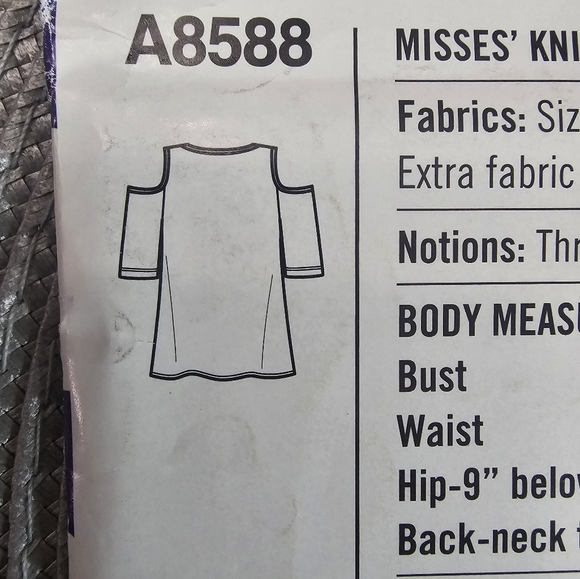 Simplicity Patterns Misses' Knit Top - Picture 2 of 4